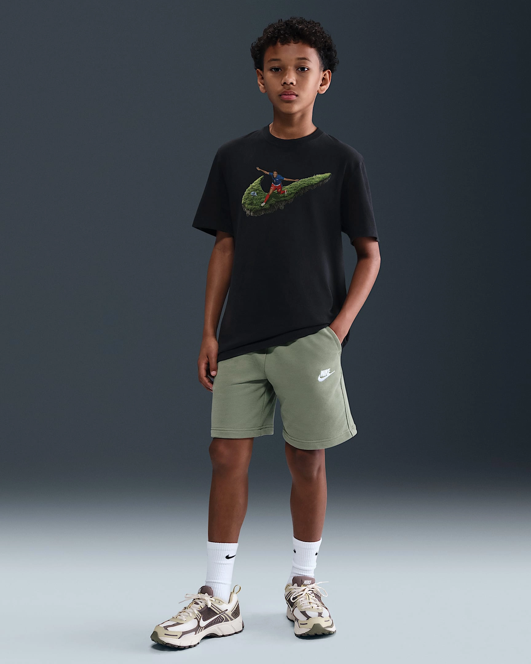 Caitlin Clark's "So Win": Nike Big Kids' Basketball T-Shirt - Vinn stort! En hit for unge basketfans!